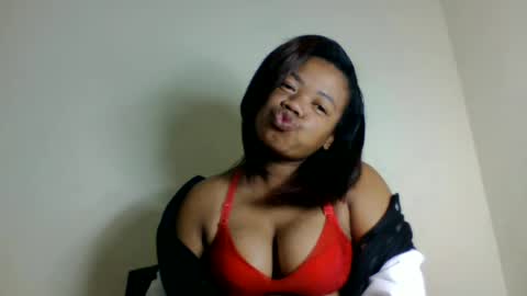 Snapshot of lumira_belle chatting on July 2026 10:05:01 PM lumira_belle online show from July 2026 10:05:01 PM