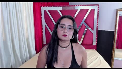 Luna  online show from September 2025 08:00:02 PM