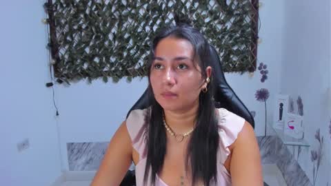 Luna  online show from October 2025 08:29:02 PM