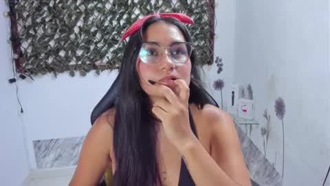 Luna  online show from October 2025 07:14:02 PM