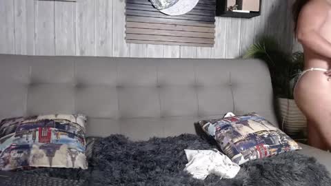 Luna online show from April 2026 07:58:02 PM