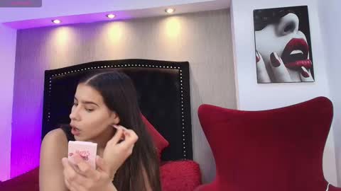 Luna And Titan  online show from December 2025 01:07:01 PM