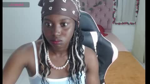 luna_bella882689 online show from May 2026 07:33:02 PM