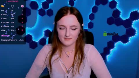 luna_berryy online show from November 2025 09:16:01 PM