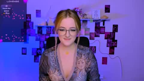 luna_berryy online show from February 2026 09:35:02 PM