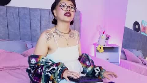 luna_blooms online show from April 2026 02:21:01 PM