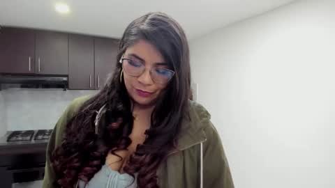 luna  online show from November 2025 11:09:02 AM