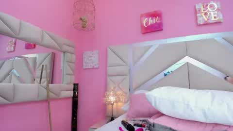 luna_hix online show from June 2026 12:32:01 AM