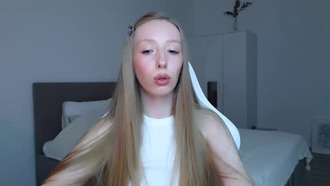 Luna online show from October 2025 08:51:02 PM