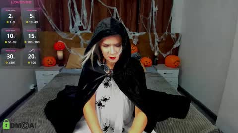 luna_lew1s online show from October 2025 09:10:01 AM