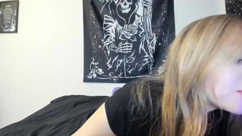 Luna online show from November 2025 02:22:02 AM