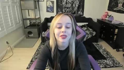 Luna online show from February 2026 04:22:02 AM