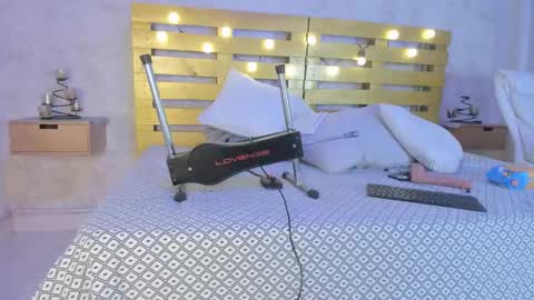 Luna online show from December 2025 11:39:02 AM