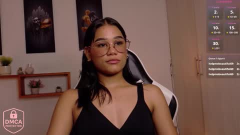 Snapshot of luna_sofia_1110 chatting on November 2025 01:04:01 AM SOFI online show from November 2025 01:04:01 AM