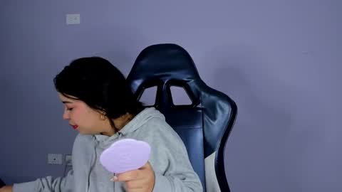 Luna  online show from December 2025 12:14:02 PM