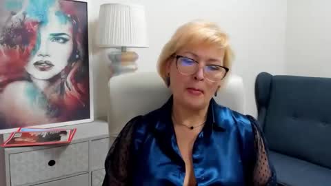 L u n a online show from April 2026 06:25:01 AM