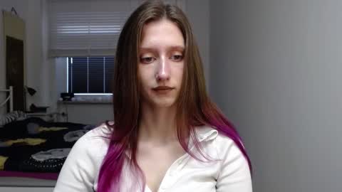 L U N A  online show from November 2025 06:58:01 AM