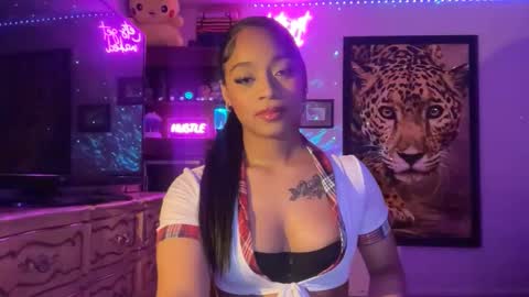 Snapshot of lunaa_11 chatting on June 2026 06:11:02 AM lunaa_11 online show from June 2026 06:11:02 AM