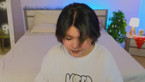 Snapshot of lunaa_blisss chatting on December 2025 10:31:02 AM Alisa online show from December 2025 10:31:02 AM