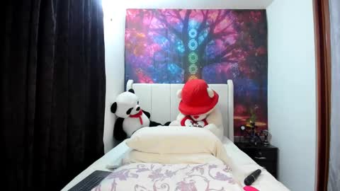 lunaa mayer online show from October 2025 01:44:02 AM