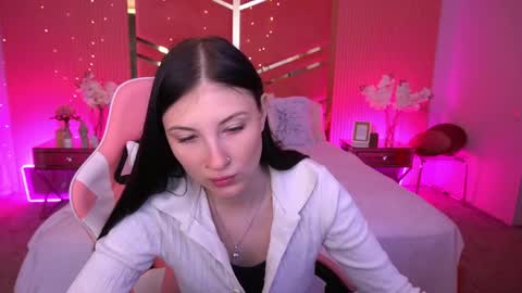 lunaamay online show from April 2026 06:33:02 AM
