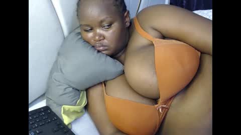 lunabloom01 online show from April 2026 07:44:02 PM