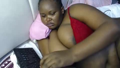 lunabloom01 online show from April 2026 10:35:02 PM