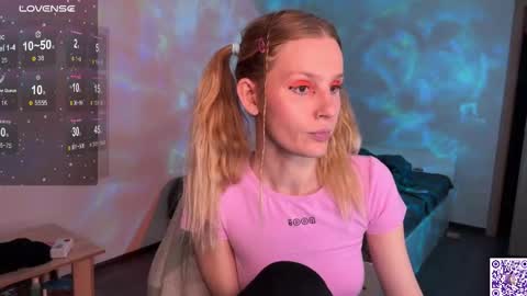 Snapshot of lunacyy chatting on October 2025 08:18:02 PM Britney online show from October 2025 08:18:02 PM