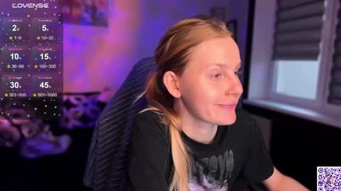 Snapshot of lunacyy chatting on November 2025 03:02:01 PM Britney online show from November 2025 03:02:01 PM