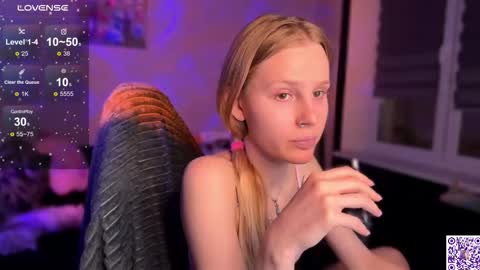 Snapshot of lunacyy chatting on November 2025 05:35:02 PM Britney online show from November 2025 05:35:02 PM