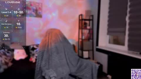 Snapshot of lunacyy chatting on November 2025 05:06:01 AM Britney online show from November 2025 05:06:01 AM