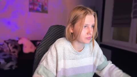 Snapshot of lunacyy chatting on November 2025 09:38:02 PM Britney online show from November 2025 09:38:02 PM