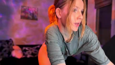 Snapshot of lunacyy chatting on November 2025 01:31:01 AM Britney online show from November 2025 01:31:01 AM