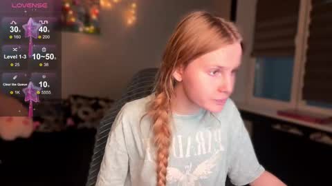 Snapshot of lunacyy chatting on December 2025 02:44:02 PM Britney online show from December 2025 02:44:02 PM