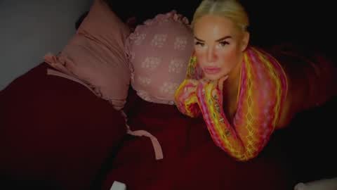 Luna Daddys Girl online show from April 2026 01:33:01 AM