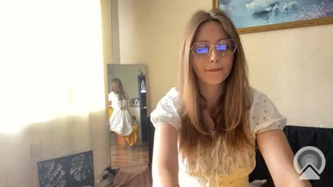 lunafeather online show from September 2025 07:41:01 AM