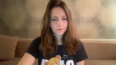 lunafeather online show from February 2026 05:19:02 AM