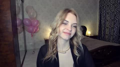 lunaflinn online show from March 2026 04:29:04 AM