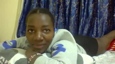 lunah_kitty online show from April 2026 09:39:33 PM