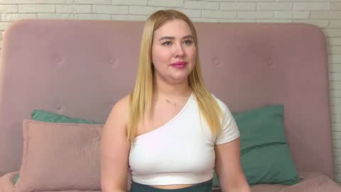 Snapshot of lunahouston chatting on February 2025 05:40:01 PM LunaHouston online show from February 2025 05:40:01 PM