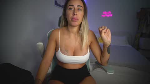 Laura online show from November 2025 10:36:02 AM