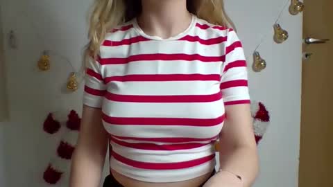 Snapshot of lunalovegood869275 chatting on December 2025 02:59:01 PM lunalovegood869275 online show from December 2025 02:59:01 PM