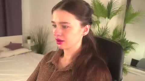 lunaolivia_ online show from November 2025 12:56:01 PM