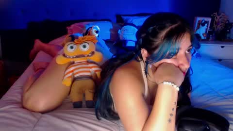 Snapshot of lunapalmer01 chatting on June 2026 04:27:02 PM Julieth online show from June 2026 04:27:02 PM