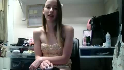 Snapshot of lunapixie2020 chatting on February 2025 05:45:01 PM lunapixie2020 online show from February 2025 05:45:01 PM