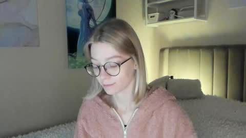 Sofia online show from September 2025 12:41:02 PM