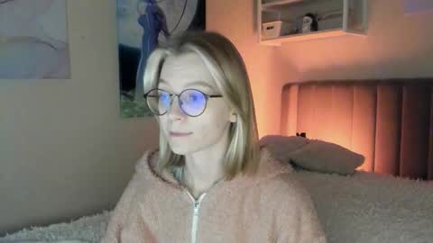 Sofia online show from September 2025 01:15:02 PM