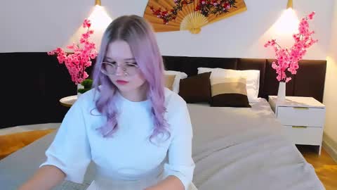 lunariafox online show from March 2026 02:33:01 PM