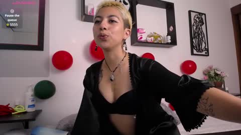 lunarichy online show from December 2025 08:18:02 PM