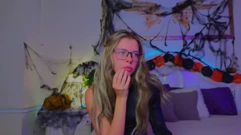 Luna Rishi online show from October 2025 11:50:01 AM